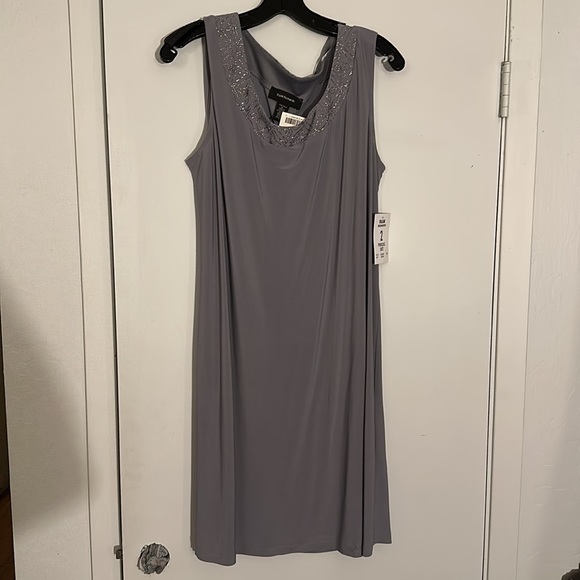 Dress with matching light weight - Picture 5 of 7